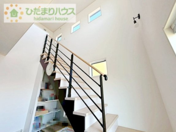 【その他】 | 守谷市百合ヶ丘3丁目　中古戸建 | リビング階段に吹き抜けで開放感アップ！
