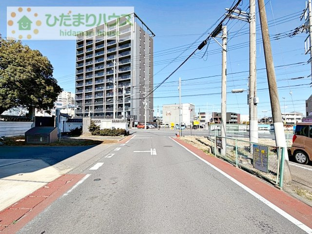 【前面道路含む現地写真】 | 守谷市百合ヶ丘3丁目　中古戸建 | 道路を渡ったらゴミ集積ボックス！丁度良い距離間です♪