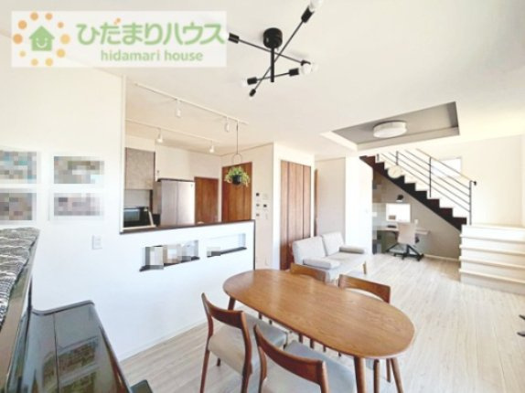 【居間・リビング】 | 守谷市百合ヶ丘3丁目　中古戸建 | 床暖房も付いてます(^^)/