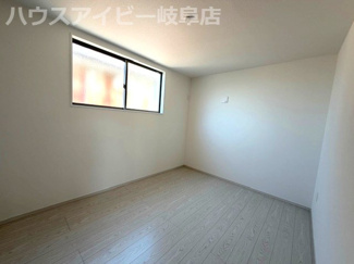 【洋室】 | 各務原市那加織田町新築建売限定1邸！リビングゆったり20帖の4LDK！お車並列2台可能！ | 各務原市那加織田町新築建売限定1邸！リビングゆったり20帖の4LDK！お車並列2台可能！