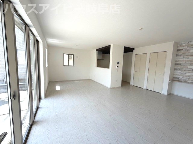【居間・リビング】の画像