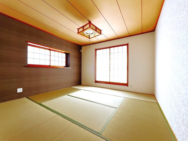 【中古戸建】本庄市児玉町児玉の和室|■2階和室｜おじいちゃんやおばあちゃんが遊びに来たときにゆったりとくつろげるスペースがあると喜んでくれますよね♪