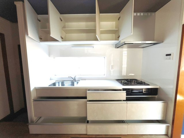 【中古戸建】本庄市児玉町児玉のキッチン|■キッチン｜全スライド式収納キッチン♪お皿や鍋の出し入れもラクラクです（＾＾）！