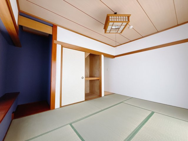 【中古戸建】本庄市児玉町児玉の和室|■1階和室｜和室を書斎にしたり、冬にはコタツを敷いて家族みんなで年越しをするのもいいですね。家族みんなのお気に入りの空間になります♪