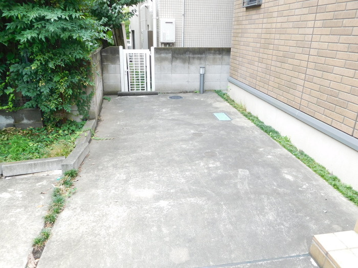 グランクレストの駐車場