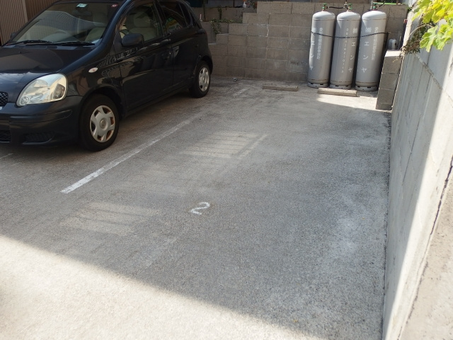 岡崎市庄司田１丁目のアパートの駐車場