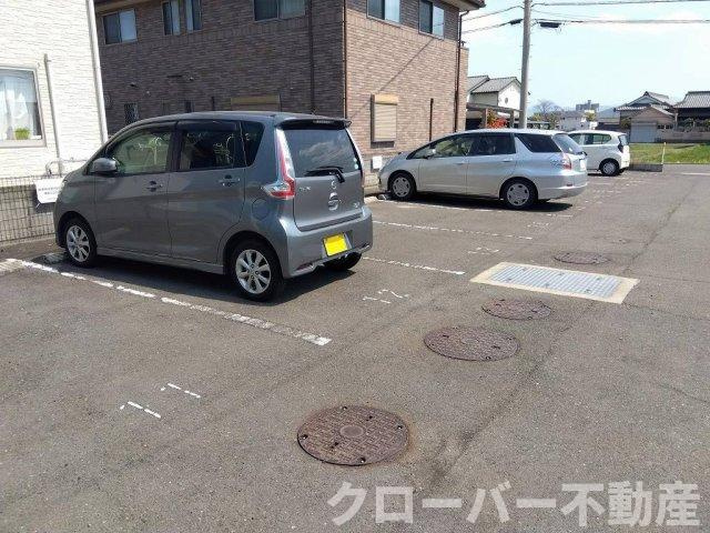 レオパレス南の駐車場