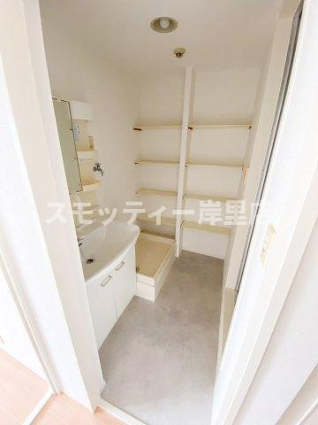 ノアーズアーク住之江の洗面所