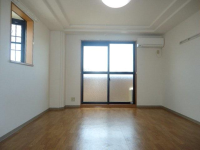 【内装】 | プロニティハウス | ９．３帖の南向き洋室