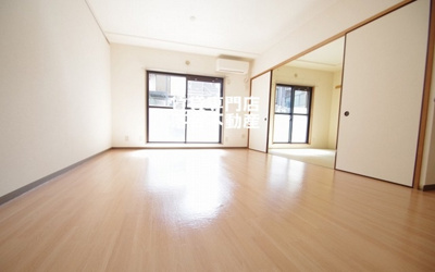 【居間・リビング】 | ソシア東橋本 | 落ち着いた色調の広々としたリビング♪