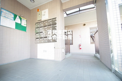 【エントランス】 | ソシア東橋本 | 清潔なエントランス