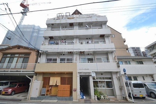 広島市中区河原町の賃貸マンション