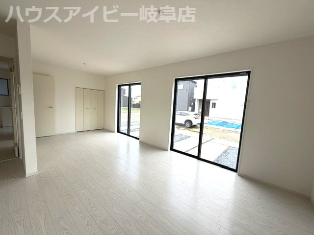 【居間・リビング】の画像