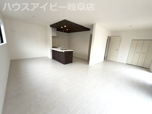 【居間・リビング】の画像