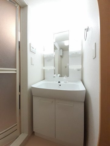 アン・ファミーユの洗面所|広い洗面スペース