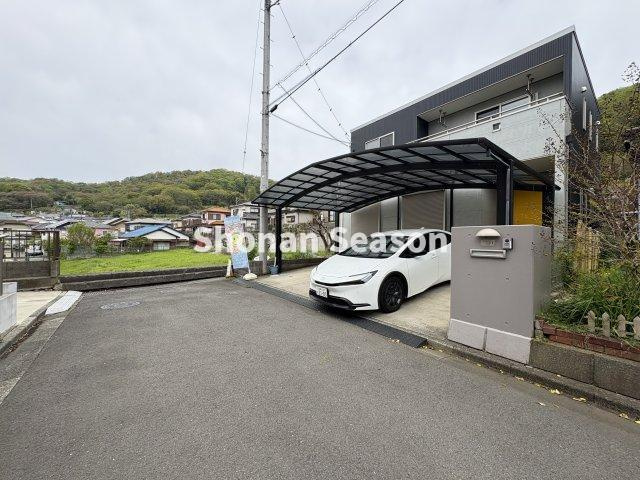 【前面道路含む現地写真】 | 自然豊かな住環境◎ゆとりある敷地で新生活を始めませんか。