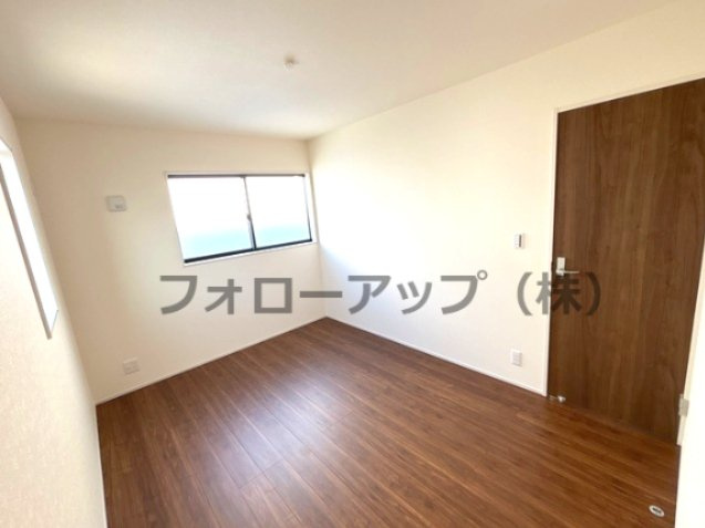 リーブルガーデン福知山市長田7期の洋室|きれいな洋室です