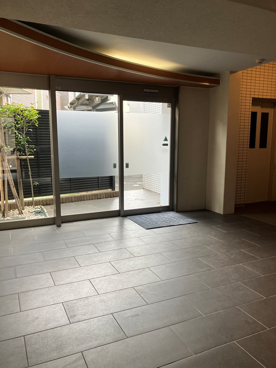 エクセレントシティ市川一丁目のロビー