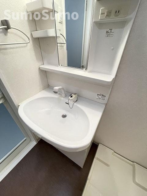 グリーンテラス尼崎の洗面所|明るい洗面所です