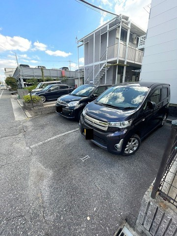 レオパレスIMAZUⅠの駐車場