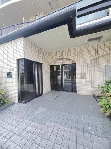 ロマンツェ東灘のエントランス