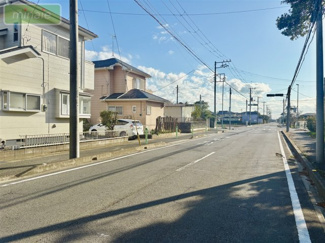 【駐車場】 | カースペース2台分のスペース♪西側と東側の道路に面しているのでどちからの車の進入は可能♪