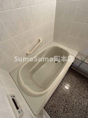 パーク・ハイム東芦屋町の浴室|コンパクトで使いやすいお風呂です