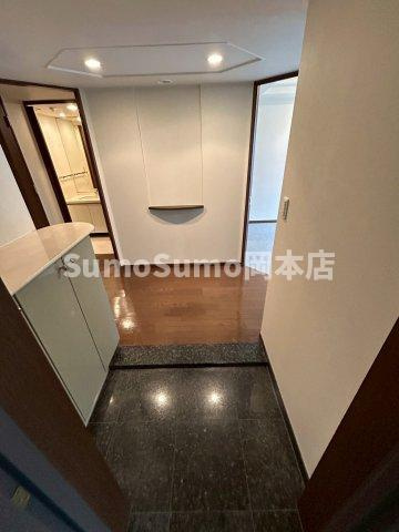パーク・ハイム東芦屋町の玄関|収納もある玄関です