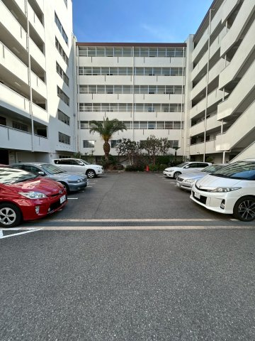 芦屋パレスハイツ南館の駐車場