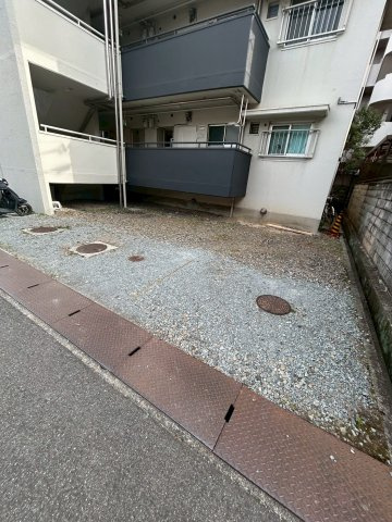 メゾン大黒の駐車場