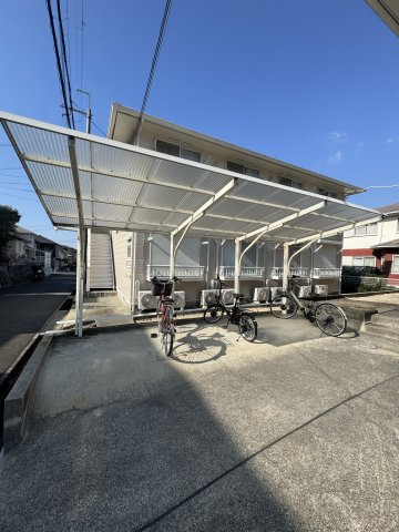 サンフレーズ東町2の駐車場
