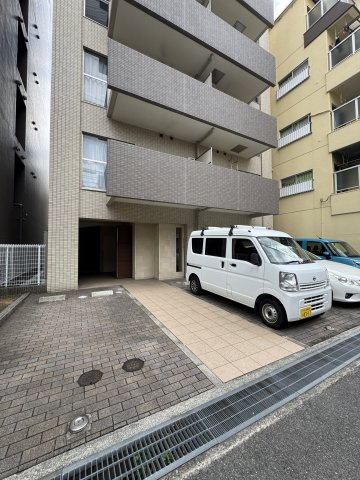 キューブコートの駐車場