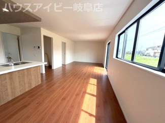 【居間・リビング】 | 羽島市福寿町新築建売全4棟！お車並列3台可能！福寿小学校まで徒歩9分です♪耐震等級3・長期優良住宅 | 羽島市福寿町新築建売全4棟！お車並列3台可能！福寿小学校まで徒歩9分です♪耐震等級3・住宅性能評価書取得