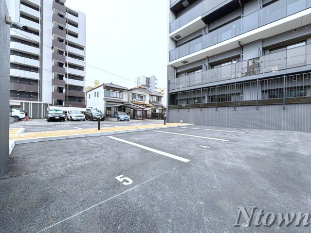 【駐車場】 | メイクスアート名駅WEST | 駐車場に車を止められます