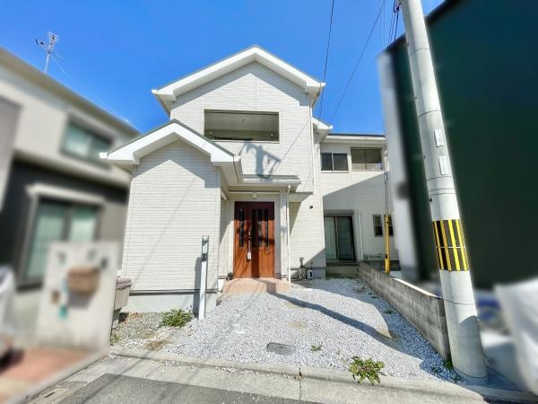 【外観】 | 南海泉北線「光明池」駅、南海バス乗車10分「光明台2丁目」下車徒歩約1分。
緑豊かな住宅街で小さなお子様がいらっしゃるご家庭でも安心してお住まい頂けます！！