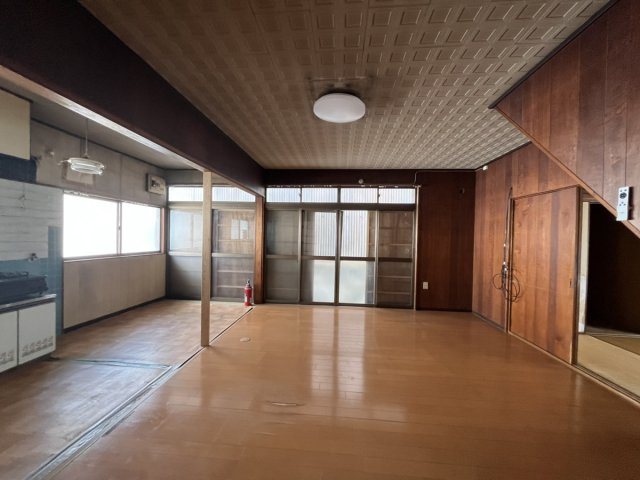 平山新町戸建の居間・リビング