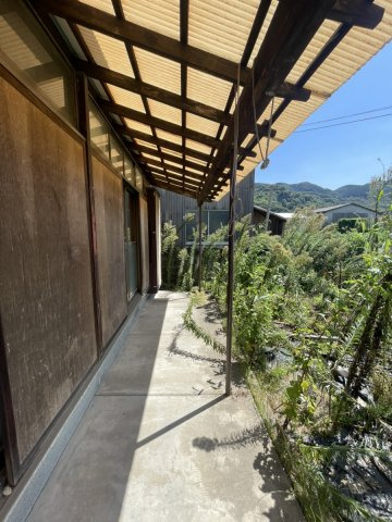 平山新町戸建の居間・リビング