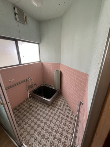 平山新町戸建の浴室