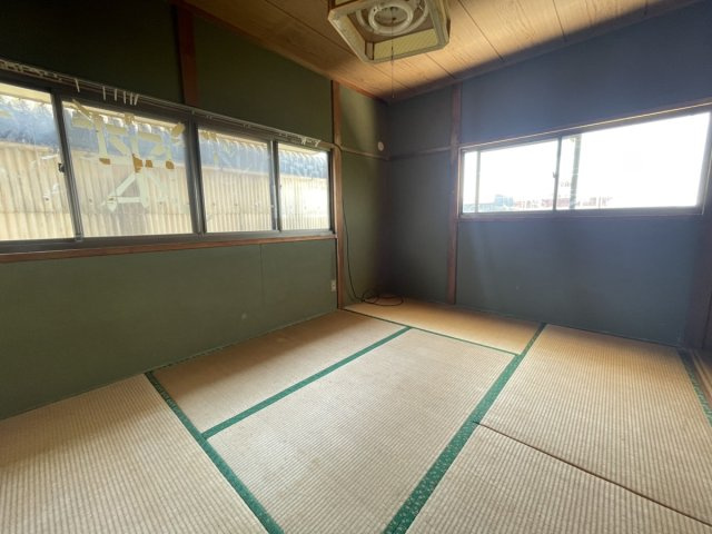 平山新町戸建の玄関