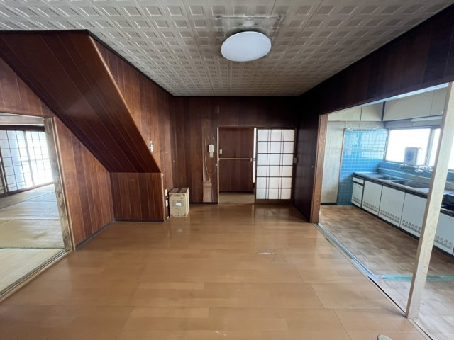 平山新町戸建の居間・リビング