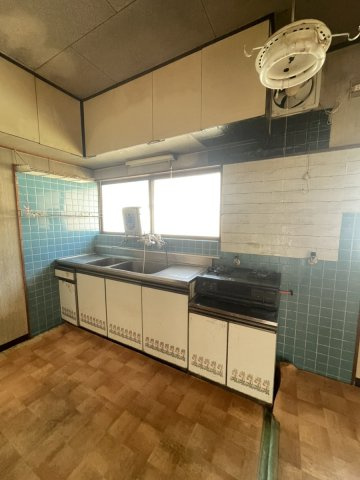 平山新町戸建の洋室