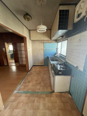 平山新町戸建の洋室