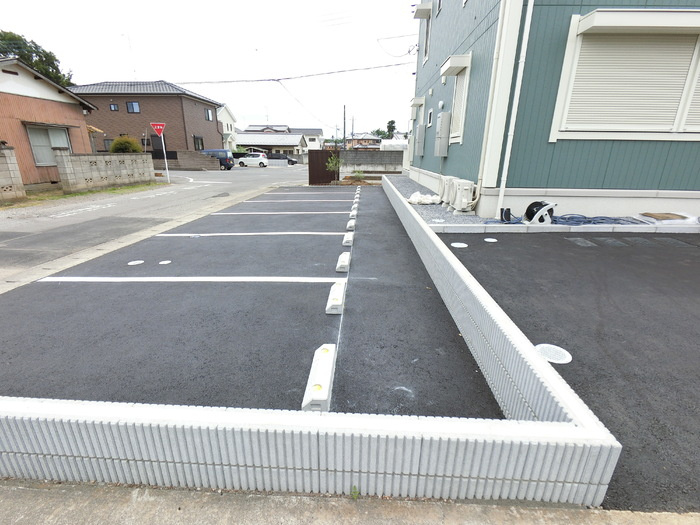 カトス イン ホルトの駐車場