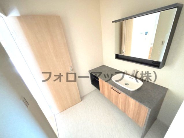 リーブルガーデン福知山市長田7期の独立洗面台|朝の支度にも助かる、独立の洗髪洗面化粧台