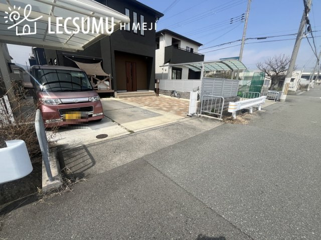 姫路市玉手4丁目/中古戸建の駐車場