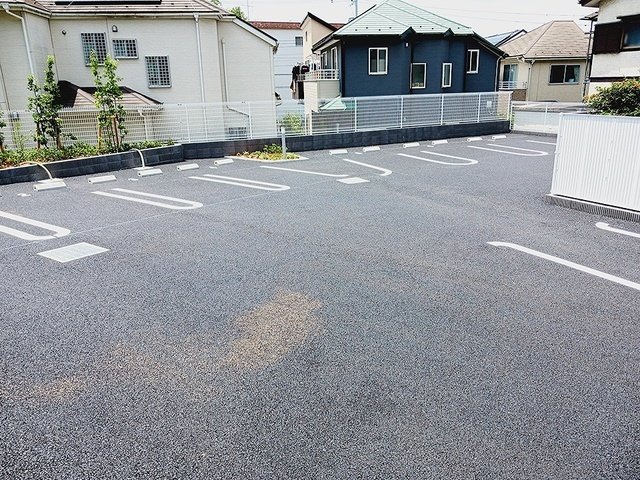 グロウヒルズの駐車場