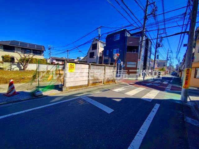 中央線 三鷹駅 徒歩17分 三鷹市下連雀2丁目 売地の前面道路含む現地写真