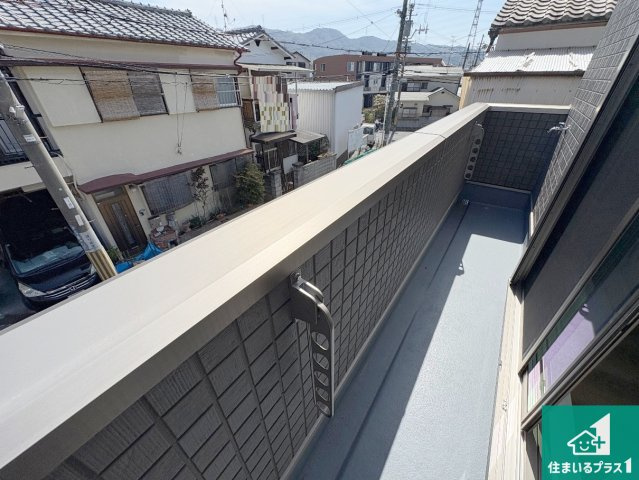 交野市倉治　未入居のバルコニー|ワイドバルコニーは洗濯物を干すスペースが広いのでご家族が多くても安心！