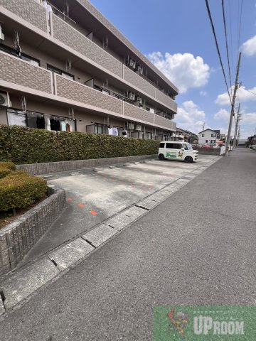 フラン　コリーヌの駐車場