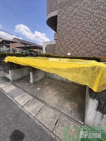 フラン　コリーヌの駐車場
